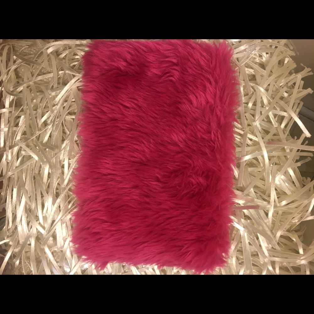 Pink fuzzy pouch💕💕💕